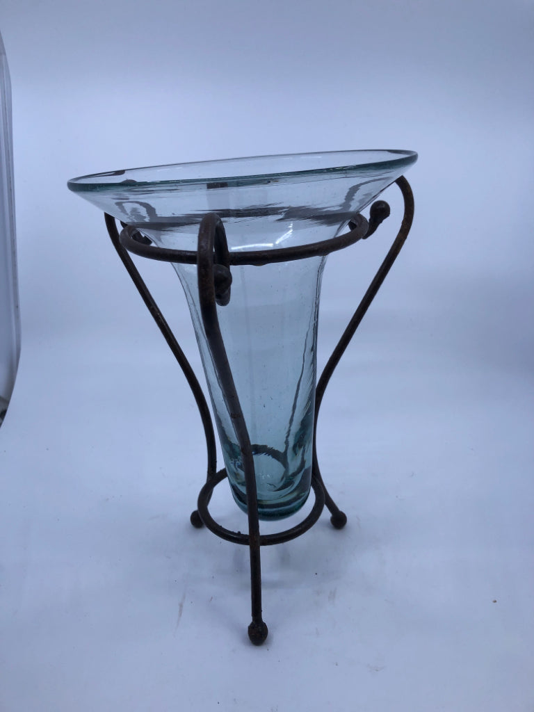 BLOWN GLASS VASE IN METAL STAND.