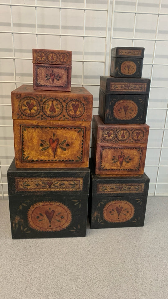 7PC PRIMITIVE HEART THEMED NESTING BOXES.
