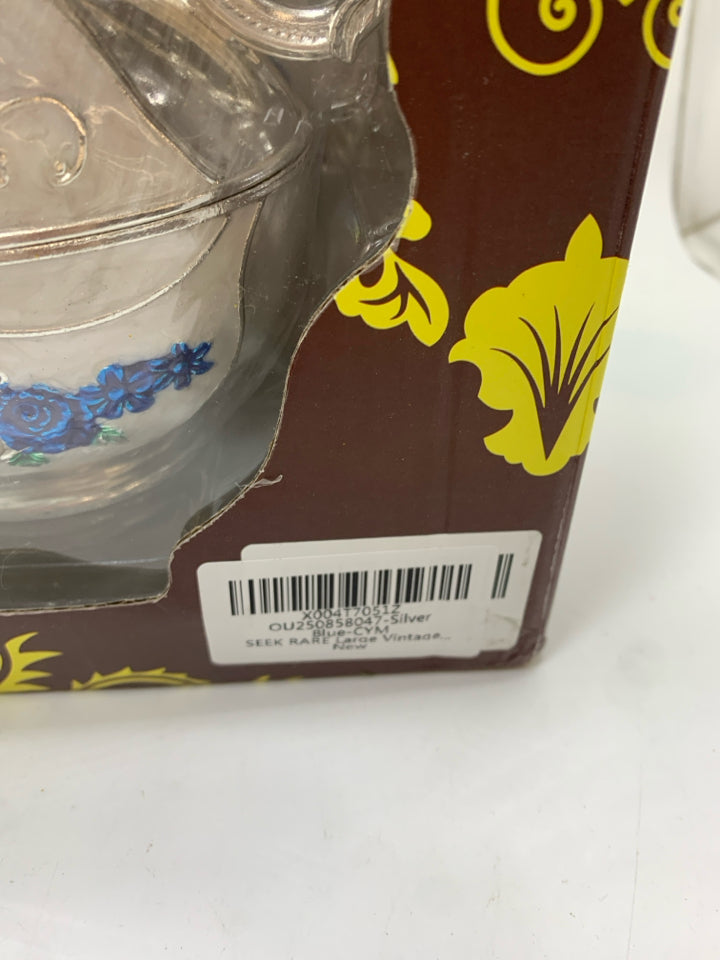 NIB TEA SET W/6 TEA CUPS, SERVING TRAY & TEA POT.