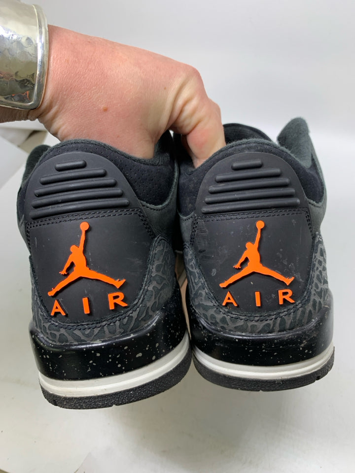 Air Jordan 3 Retro Mid Fear Sneakers