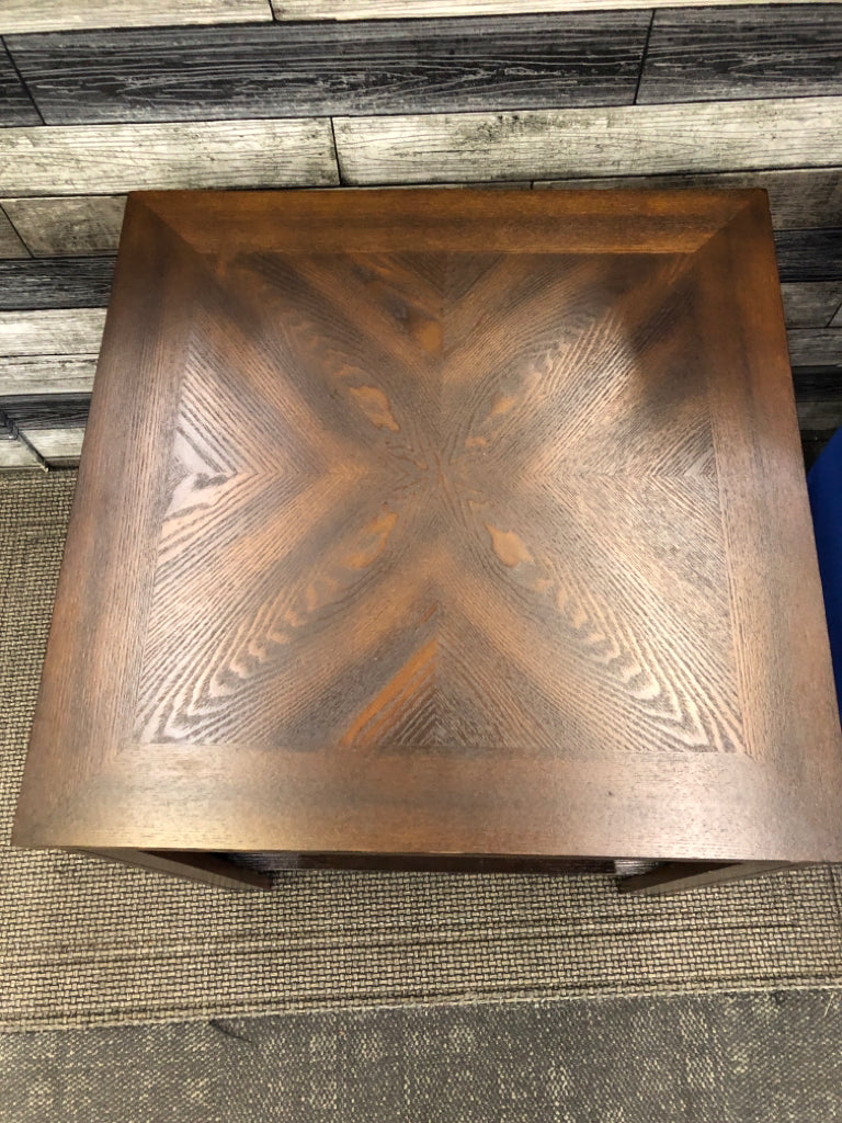 BROWN X-GRAIN WOODEN END TABLE.