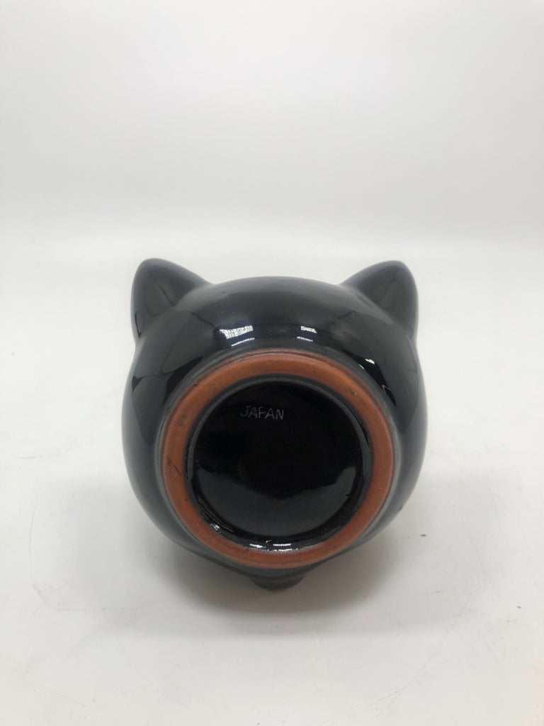 VTG BLACK CAT REDWARE ASHTRAY.
