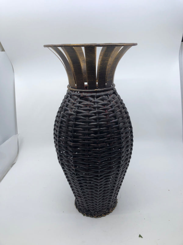 BLACK WOVEN METAL VASE.