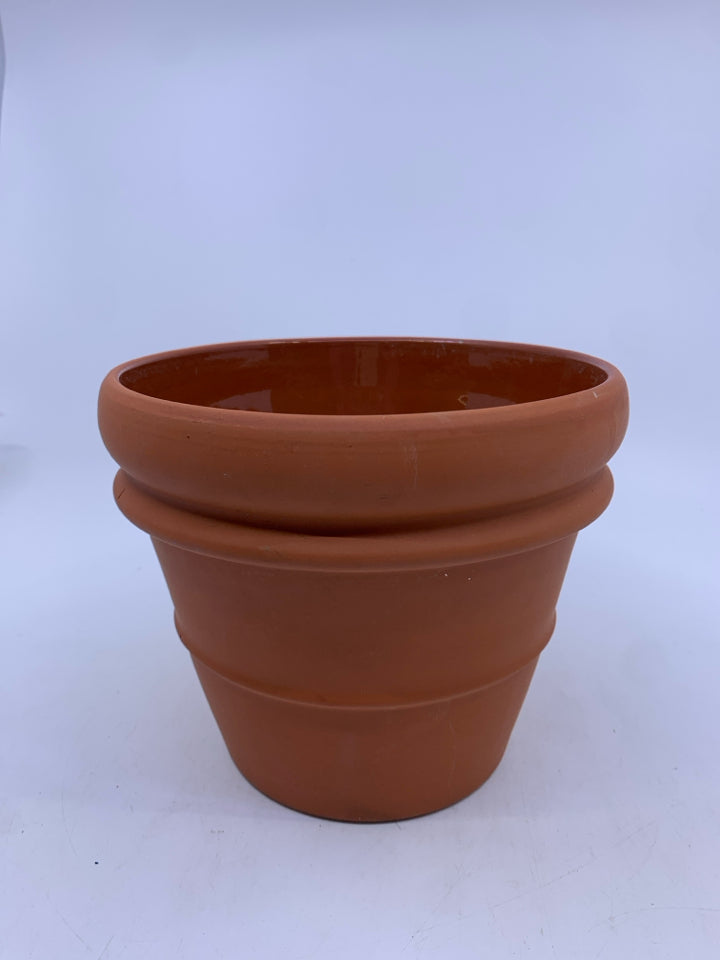 TERRA COTTER PLANTER.