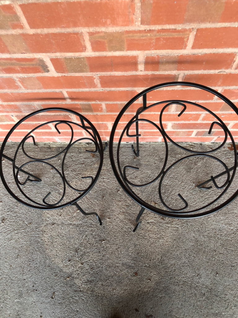 2 BLACK NESTING PLANT STANDS.