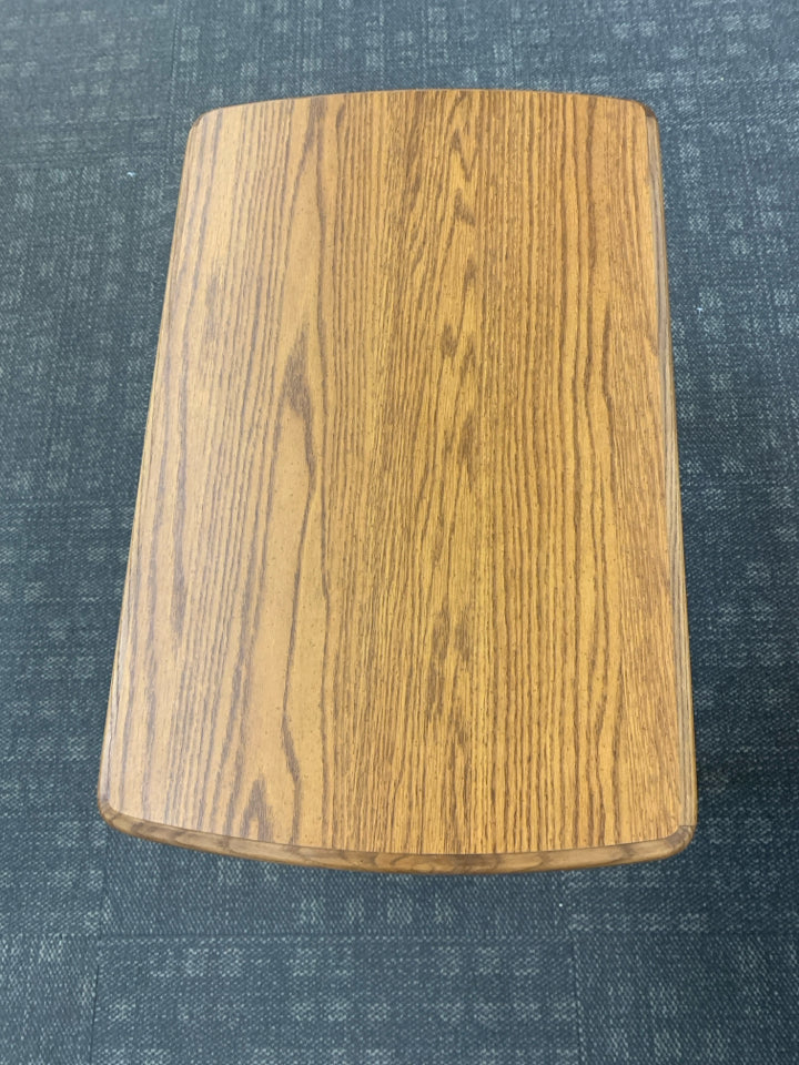 THIN BROWN SIDE TABLE W/1 DRAWER.