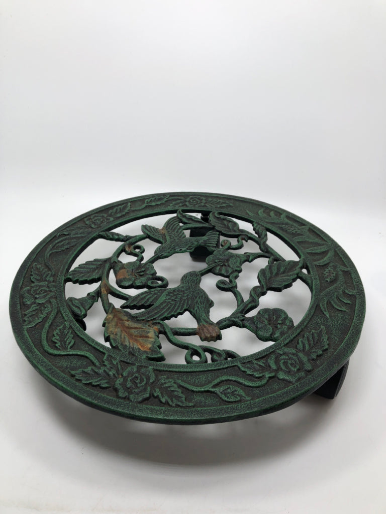 GREEN HUMMINGBIRD METAL ROLLING PLANT STAND.