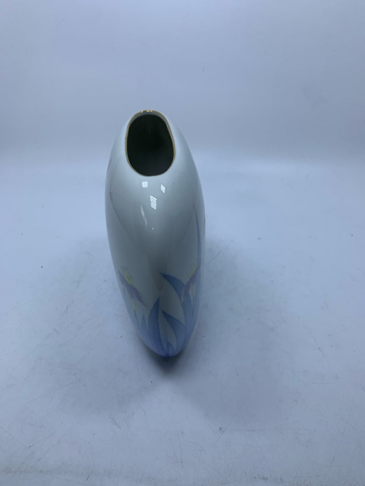VTG TALL OVAL IRIS VASE.