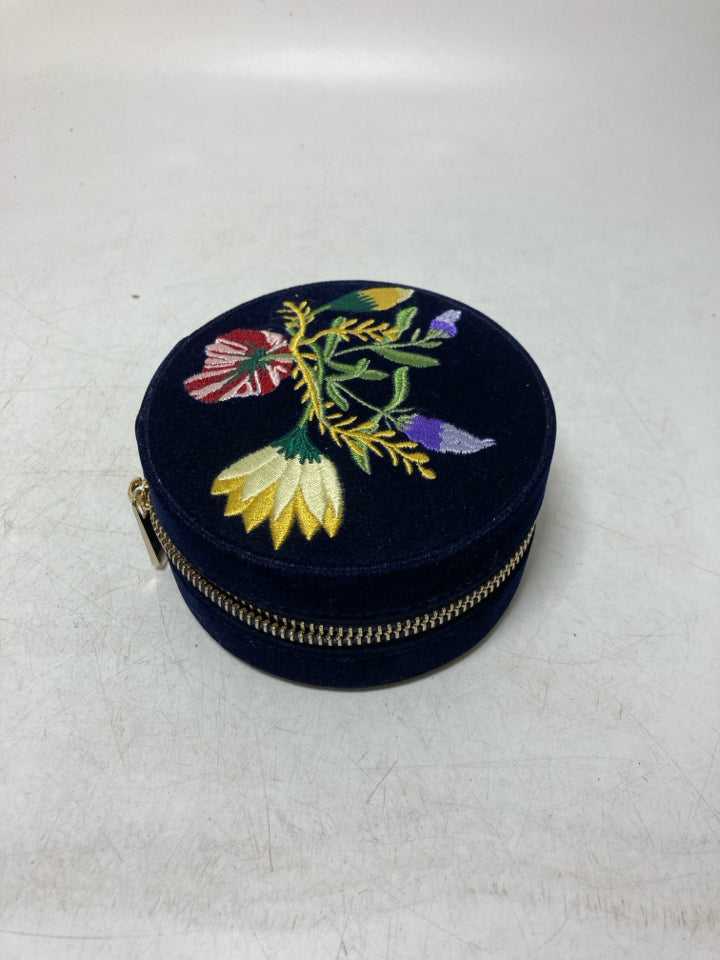 Wolf Zoe Velvet Embroidered Travel Circle Jewelry Case *Minor Pink Marks Inside