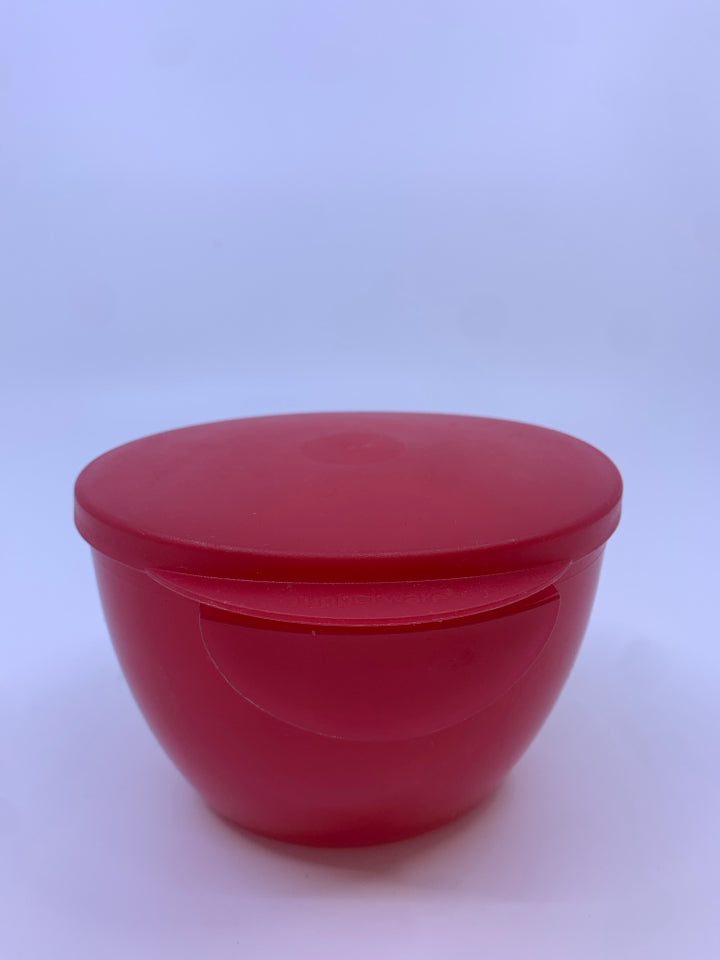 RED OVAL TUPPERWARE W LID.