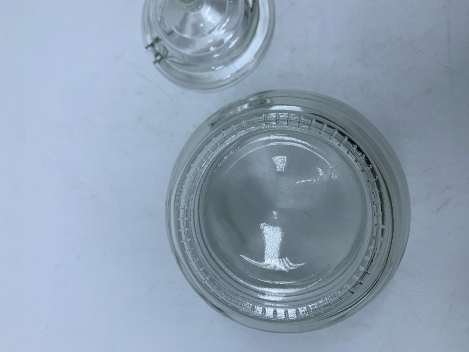 CLEAR GLASS RIBBED SUGAR BOWL W/ SPOON SLOT.