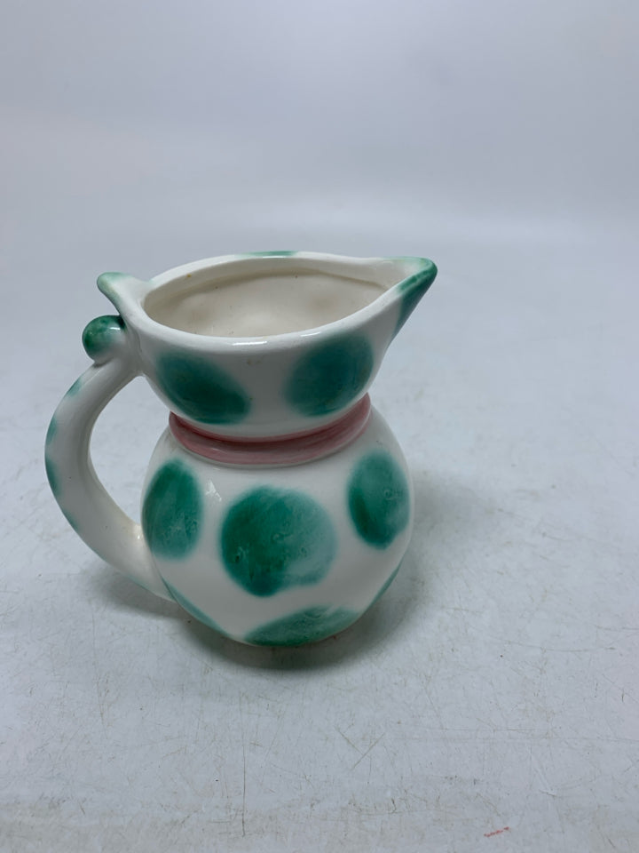 CAT SHAPED CREAMER W/ GREEN DETAILS.
