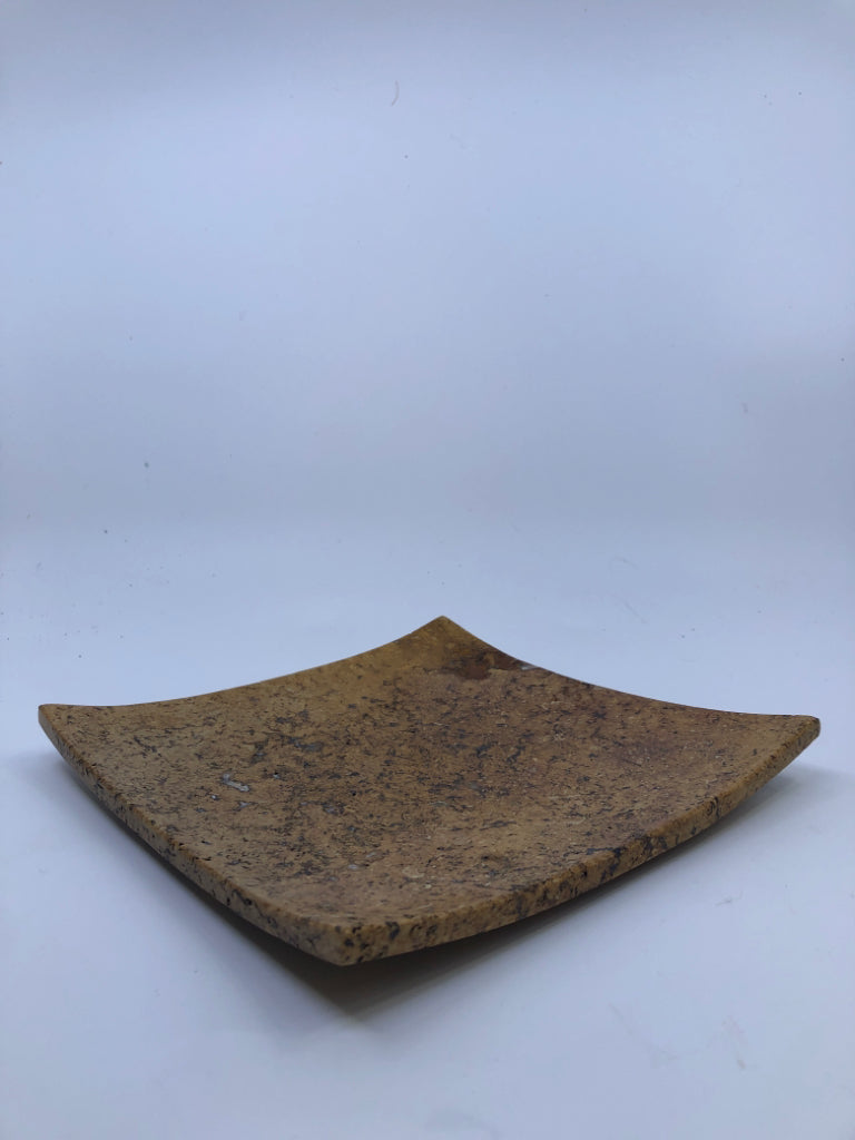 SQUARE TRAVERTINE WATER STONE TRAY.