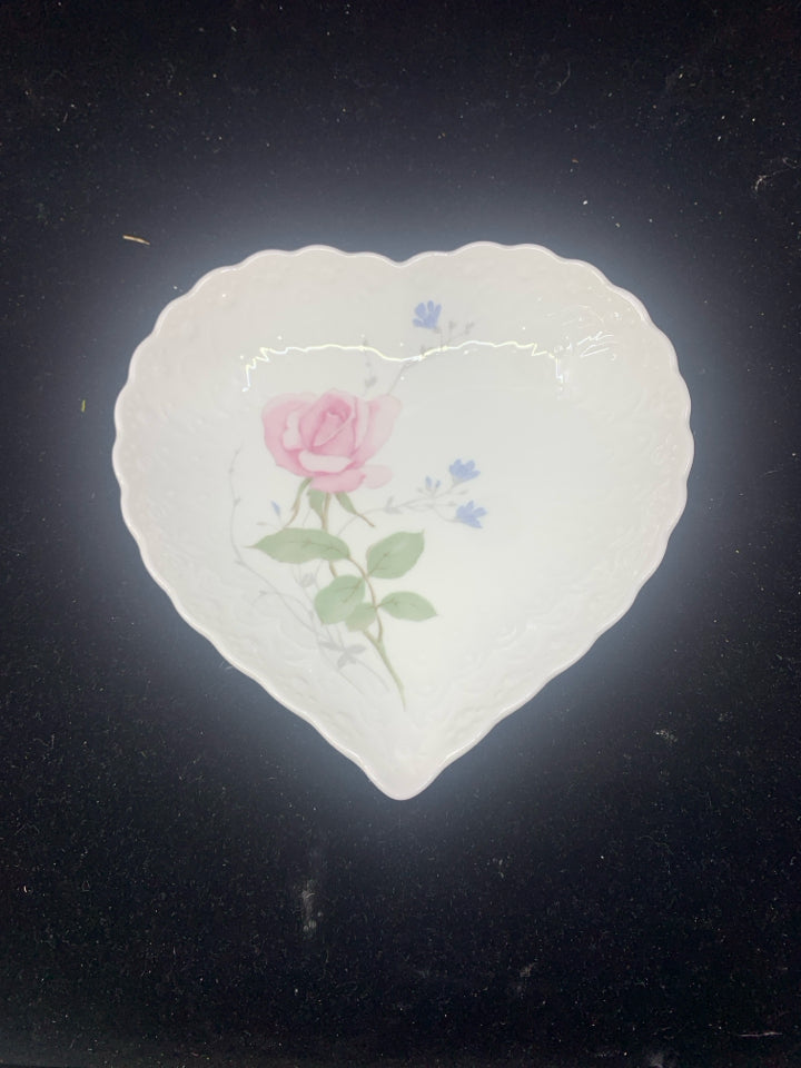 WHITE W PINK FLORAL HEART BOWL.