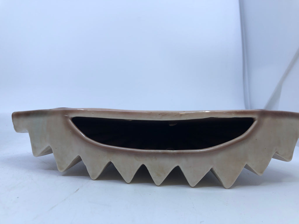 RIBBED CERAMIC WALL HANGING FAN.
