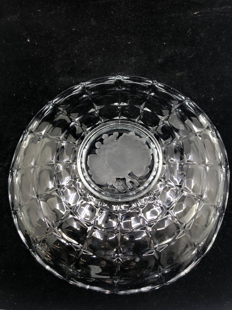 SHALLOW GLASS BOWL W FROSTED LEAF CENTER.