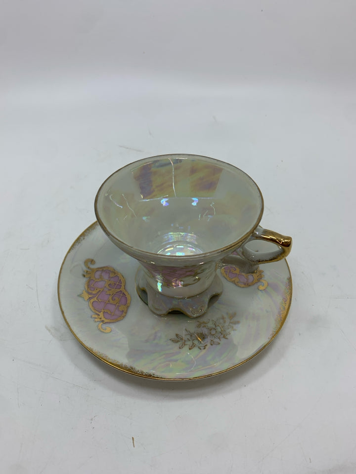 VTG WHITE FLORAL CUP/SAUCER.