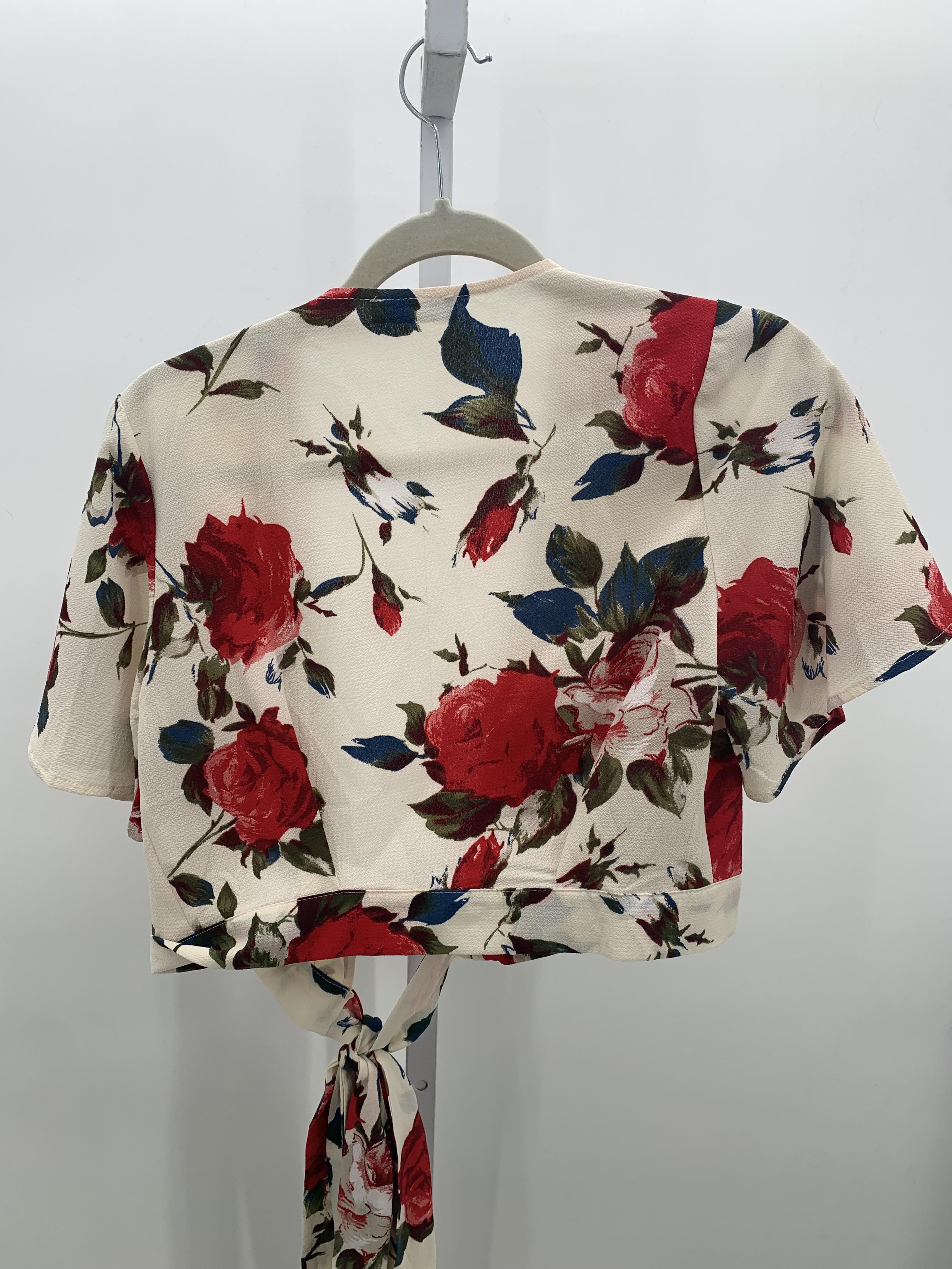 Size Medium Juniors Short Sleeve Shirt