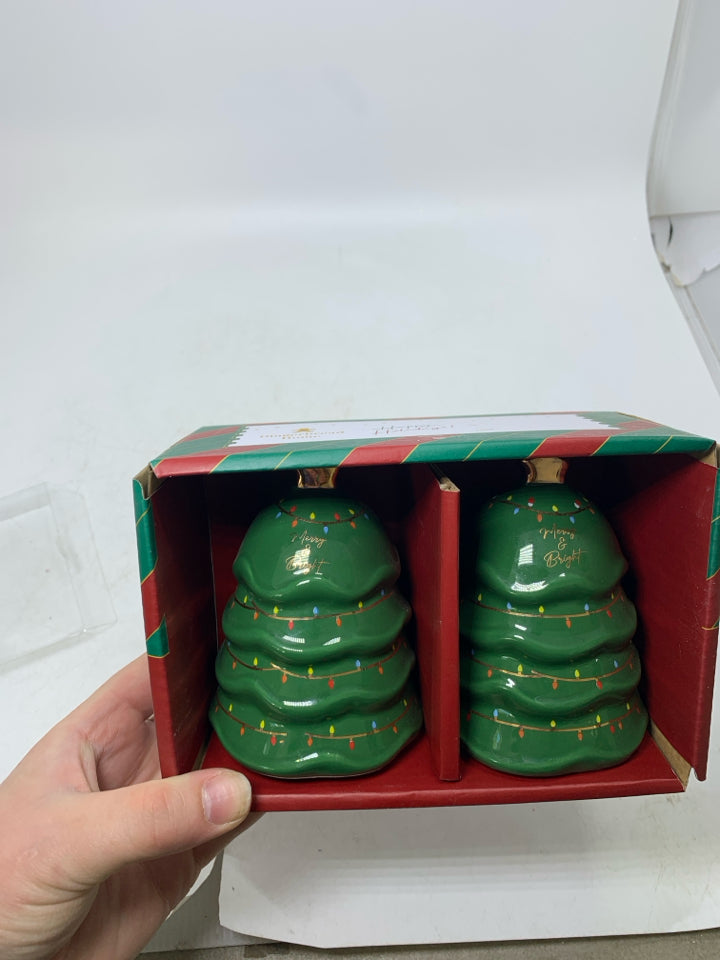 NIB CHRISTMAS TREE SALT/PEPPER SHAKERS HOME ESSENTIALS.