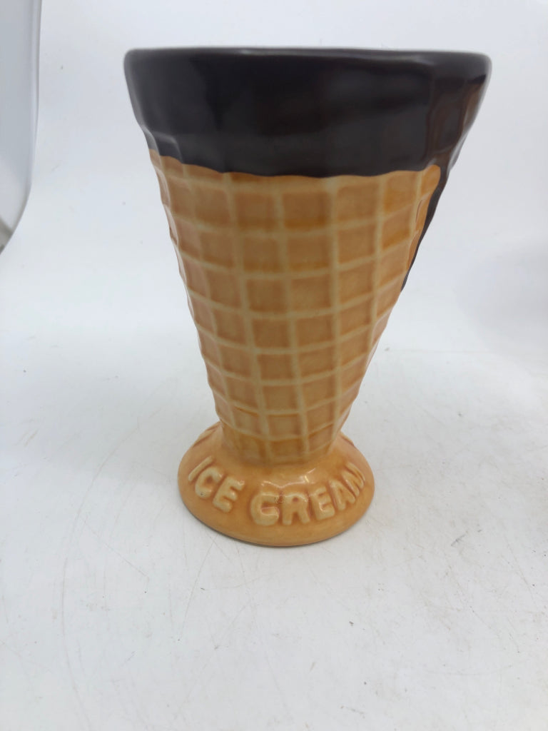 4 ICE CREAM CONE SHAPED SUNDAE CUPS WILLIAM-SONOMA.