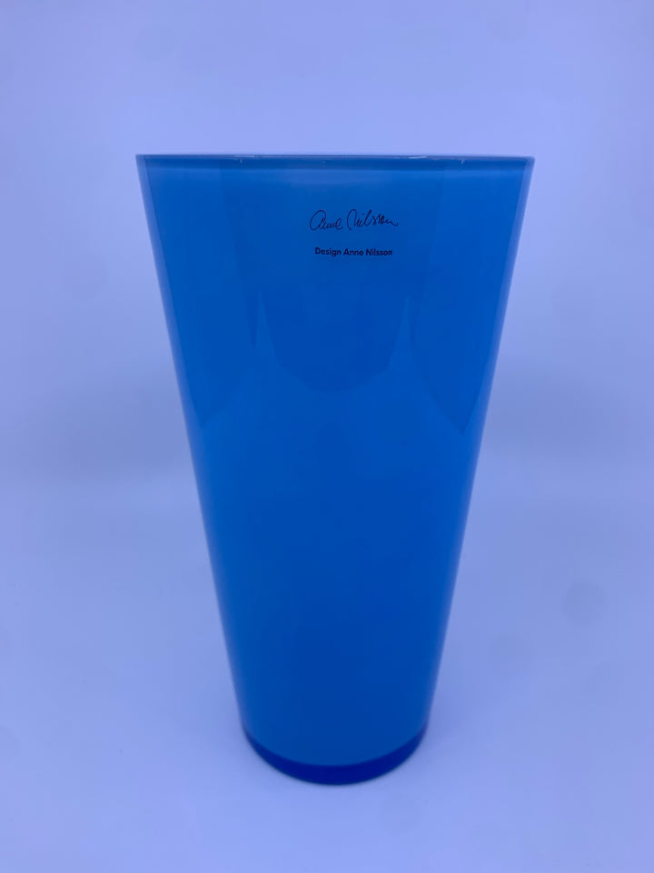 BLUE GLASS VASE W/ WHITE INSIDE.