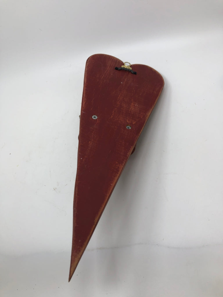 WOOD HEART CANDLE SCONCE W/METAL STAR.