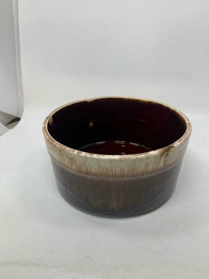 VTG CIRCLE BROWN DRIP POTTERY BOWL.