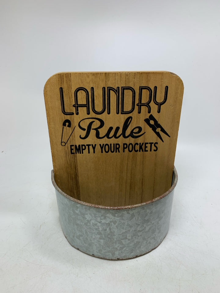 LAUNDRY RULE WOOD/GALVANIZED BUCKET.