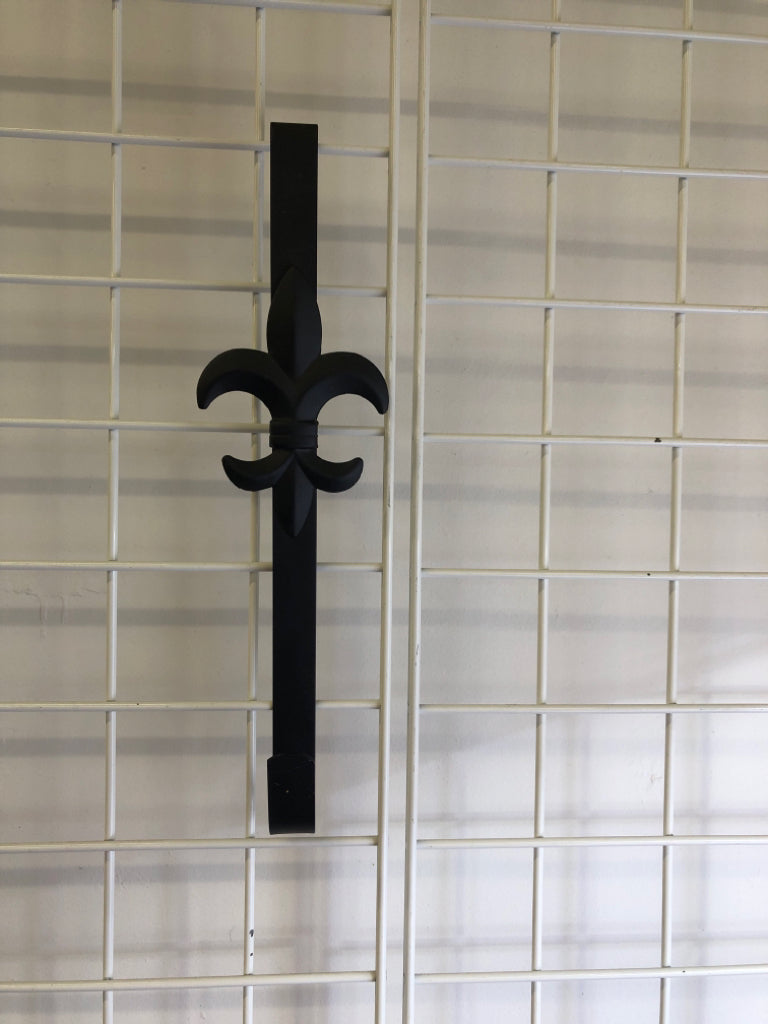 BLACK WREATH OVER DOOR HANGER.