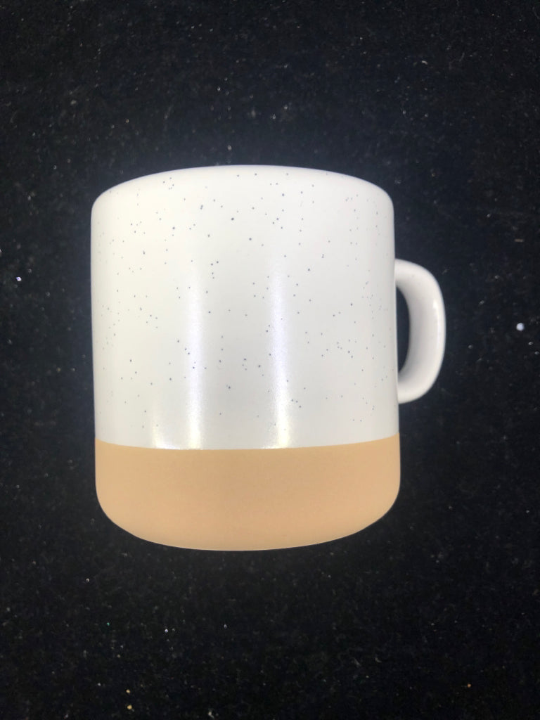 WHITE/CREAM MUG.