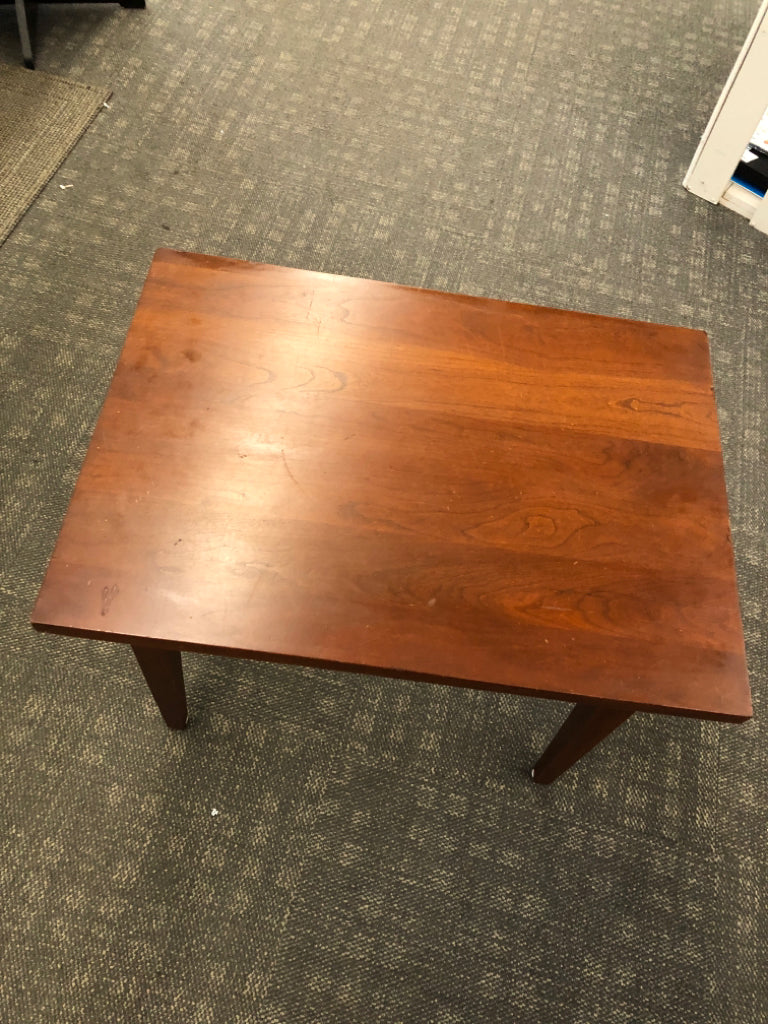SIMPLISTIC CHERRY WOOD END TABLE.