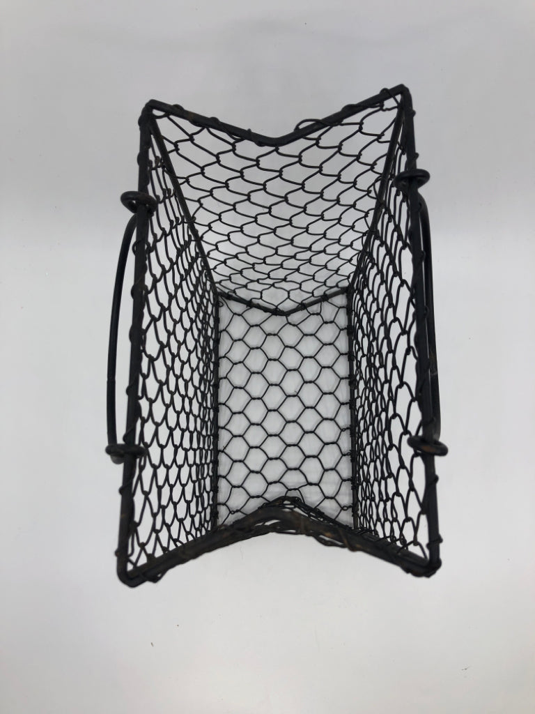 BLACK METAL WIRE BASKET.