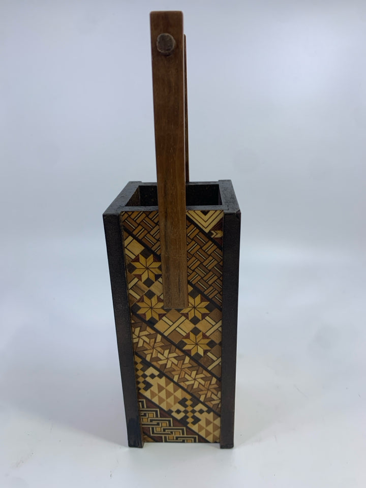 GEOMETRIC PRINT DECORATIVE WOOD BOX/VASE.