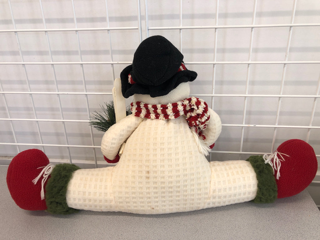 SNOWMAN DOING SPLIT W/ SKIS.