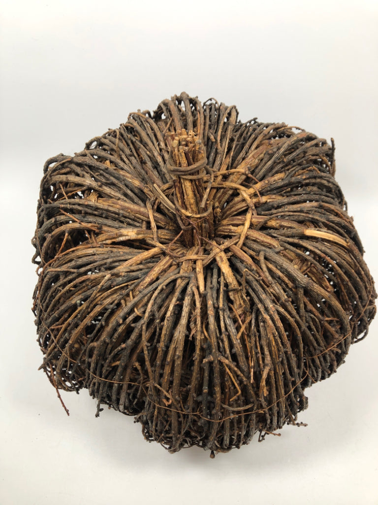 WOVEN TWIG PUMPKIN.