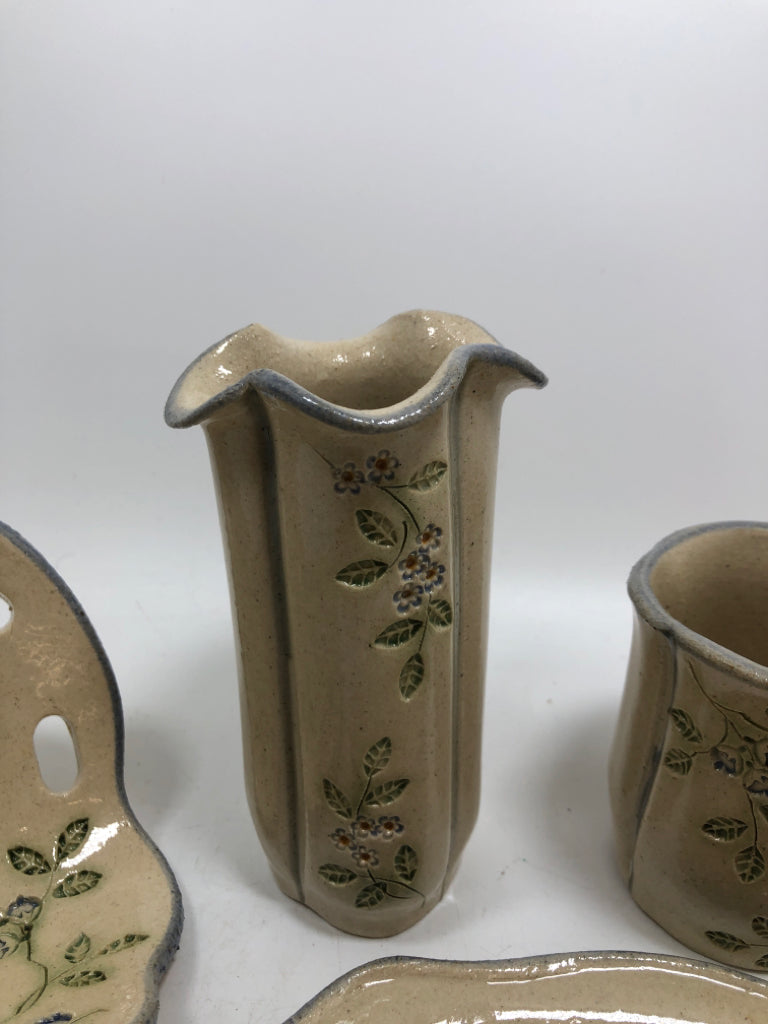 4 FLORAL STAMPED STONEWARE BATHROOM ORGANIZERS.
