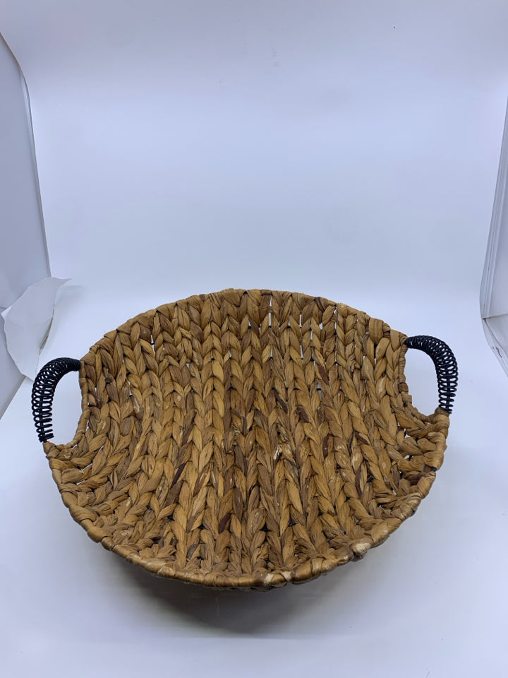 WICKER WOVEN BASKET W HANDLES.