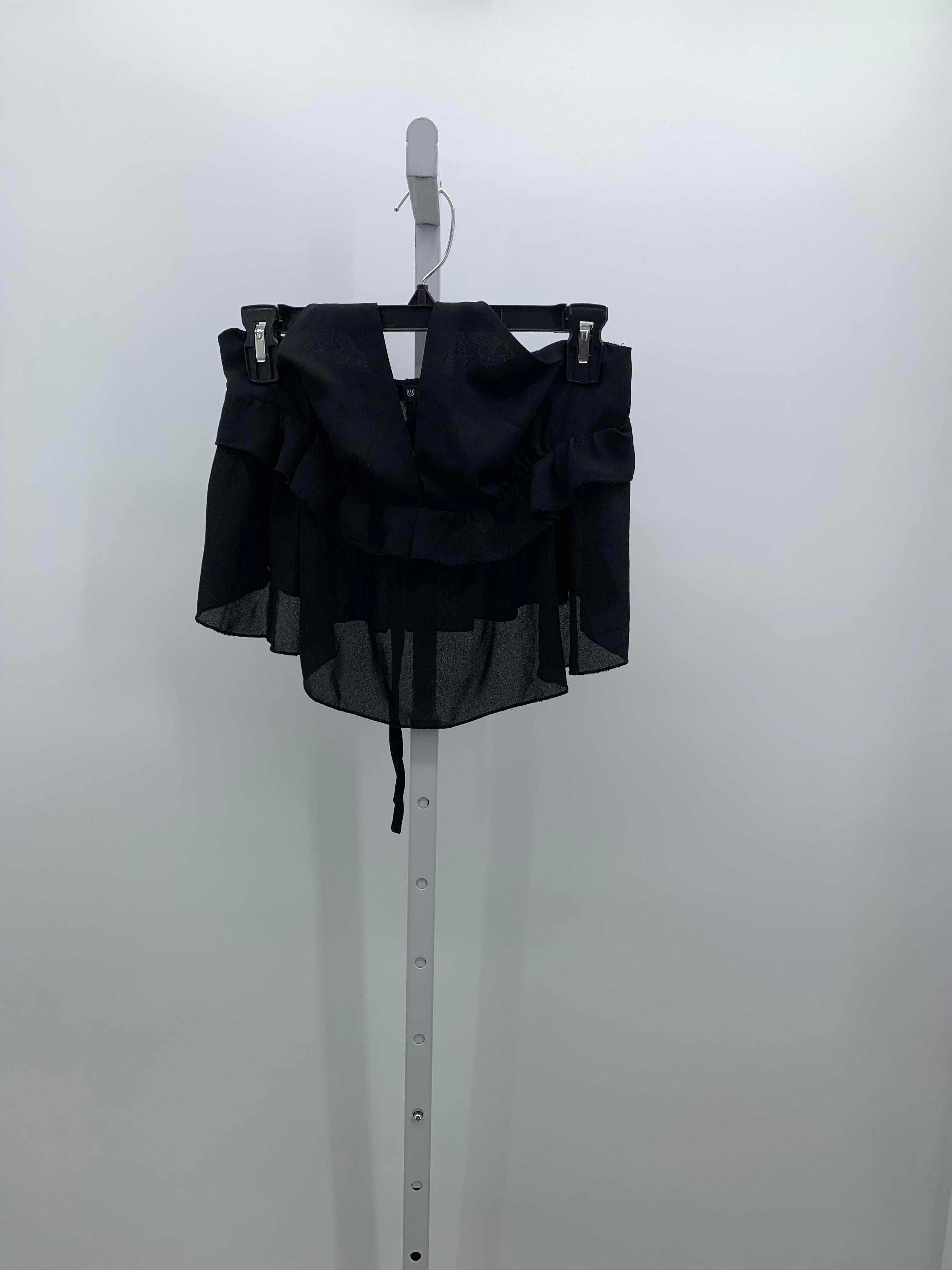Size Medium Juniors Sleeveless Shirt