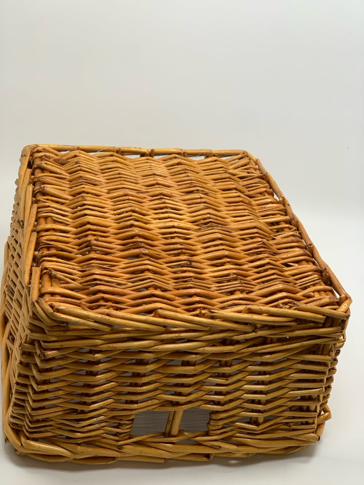 RECTANGLE WICKER STORAGE BASKET.
