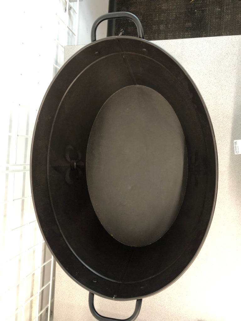 FLEUR-DE-LIS METAL PARTY BUCKET ON STAND.