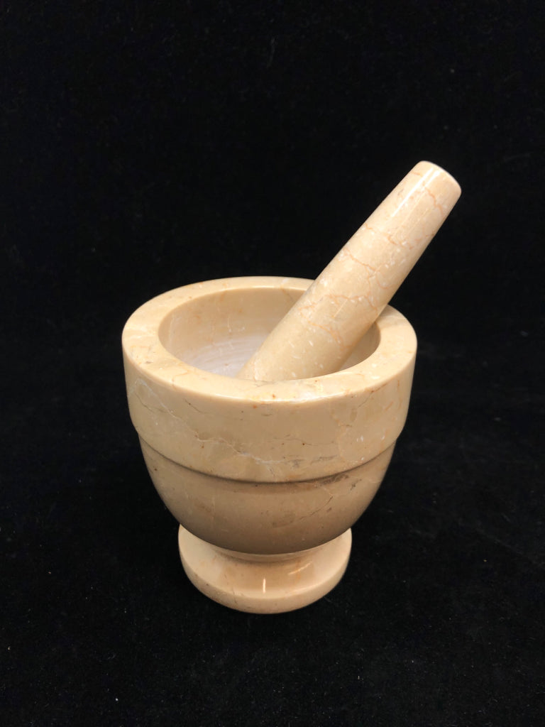 CREAM MARBLE MORTAR & PESTLE SET.