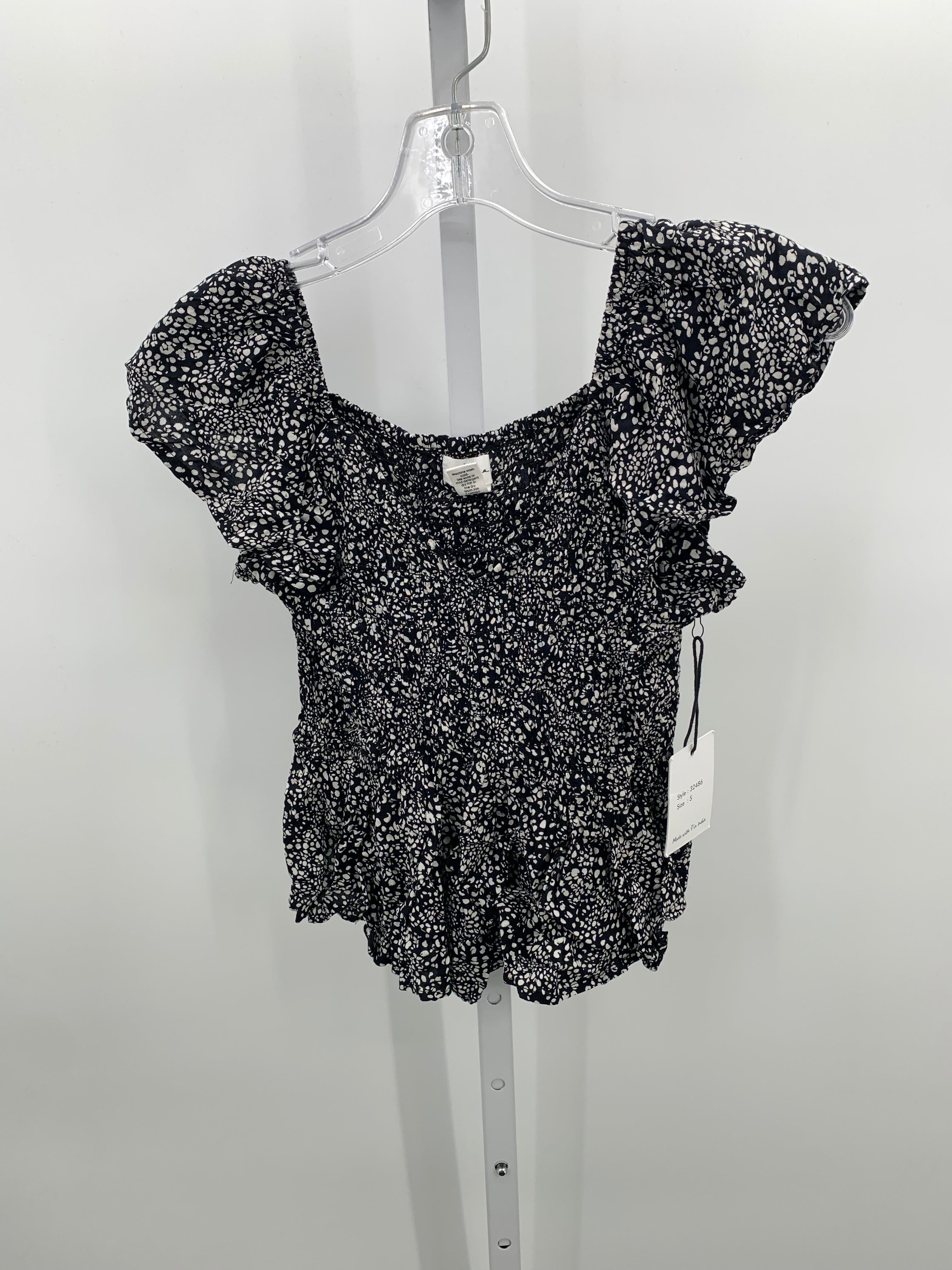 Japna Size Small Juniors Short Sleeve Shirt