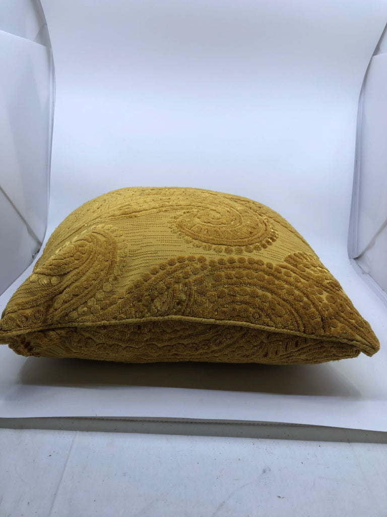 YELLOW MUSTARD SQUARE PILLOW.