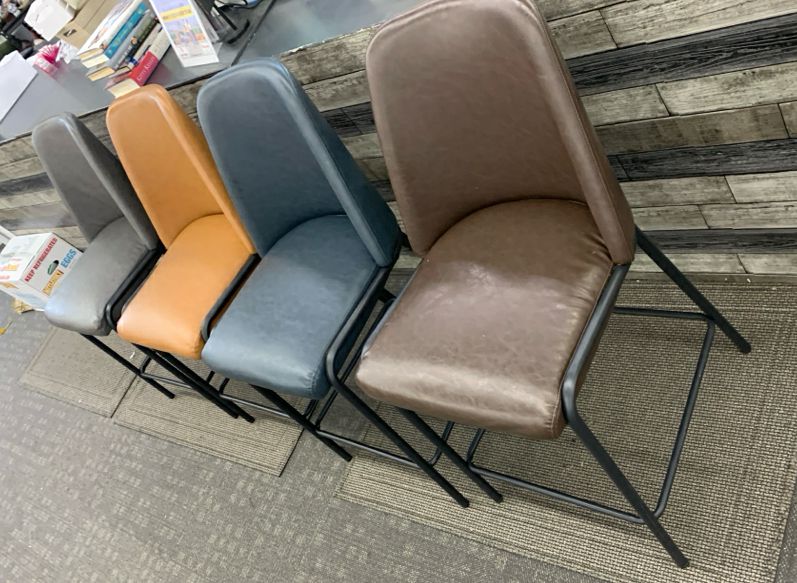 4 COLORFUL FAUX LEATHER BAR STOOLS.