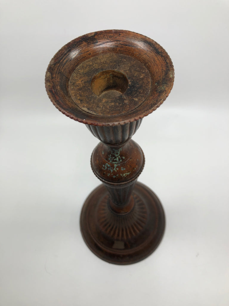 BROWN METAL PILLAR CANDLE HOLDER.