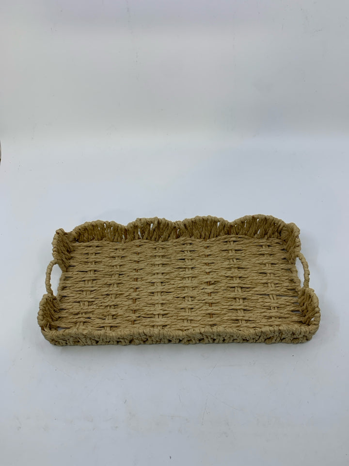 LIGHT WOVEN BASKET TRAY W/ SCALLOP EDGE.