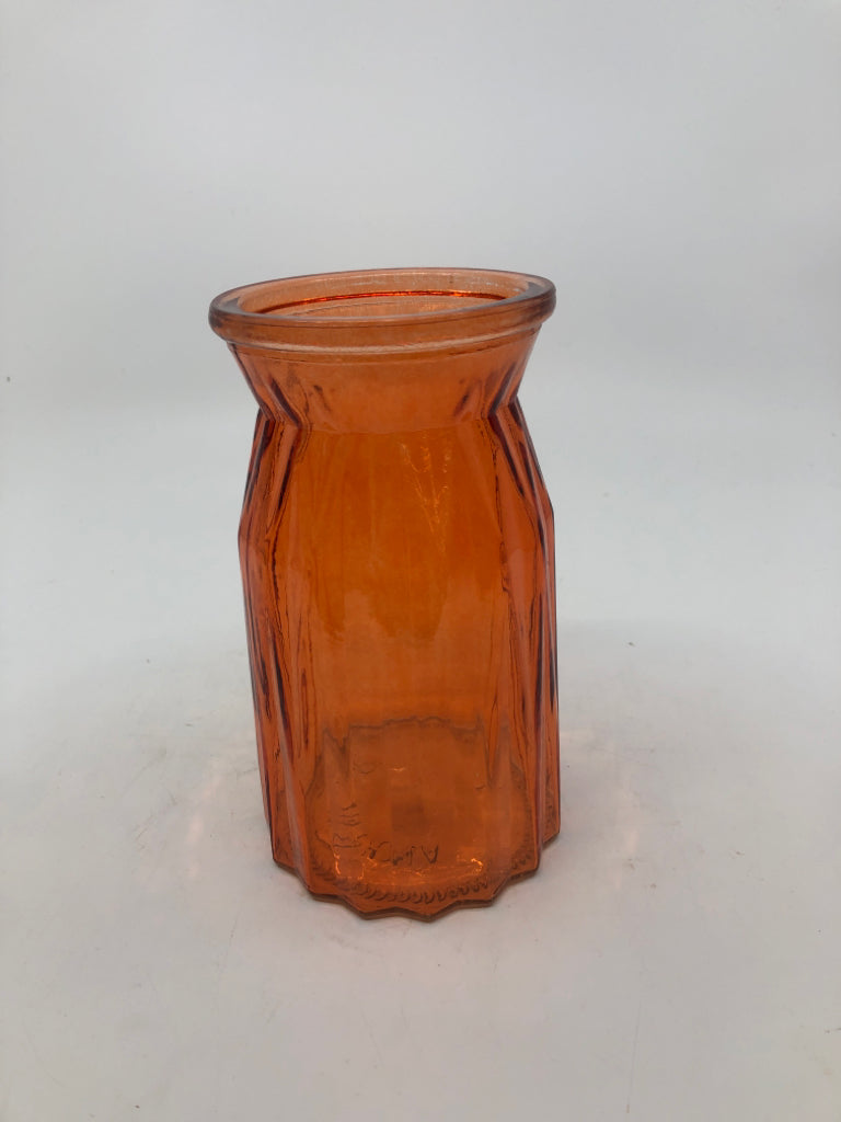 ORANGE GLASS DIAMOND PATTERN VASE.