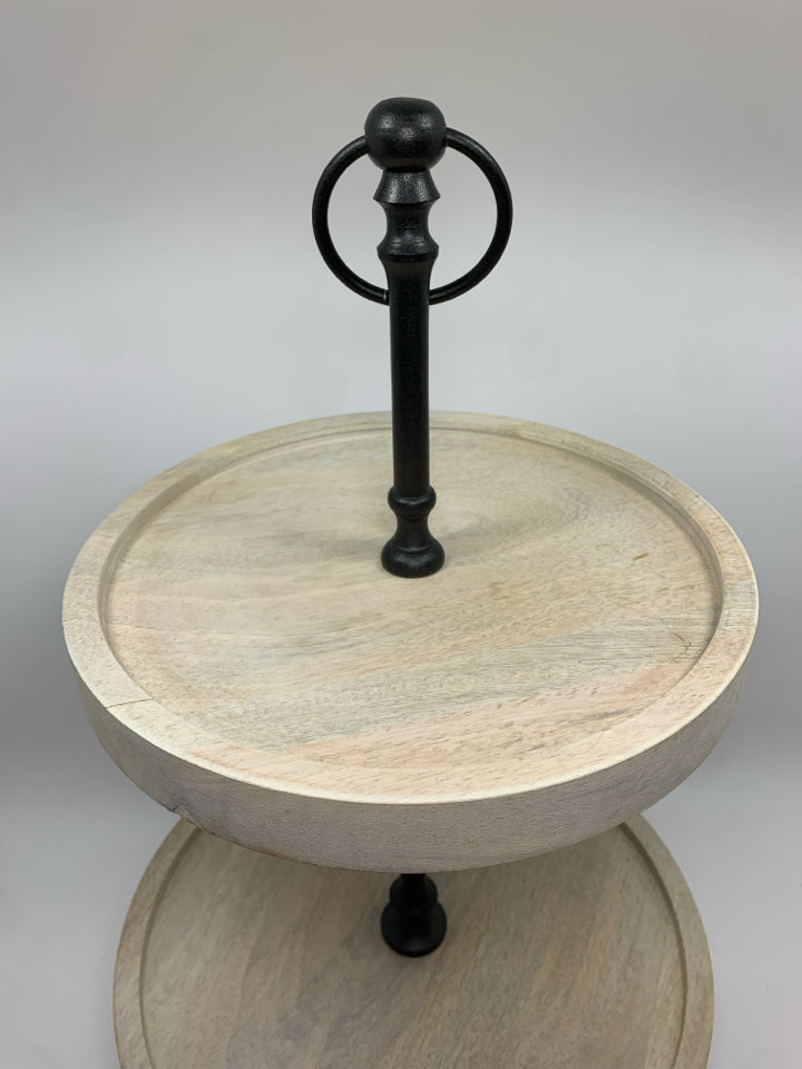 2-TIER DISTRESSED DISPLAY TRAY.