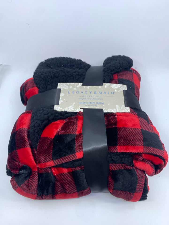 LEGACY & MAIN BLACK/RED PLAID THROW.