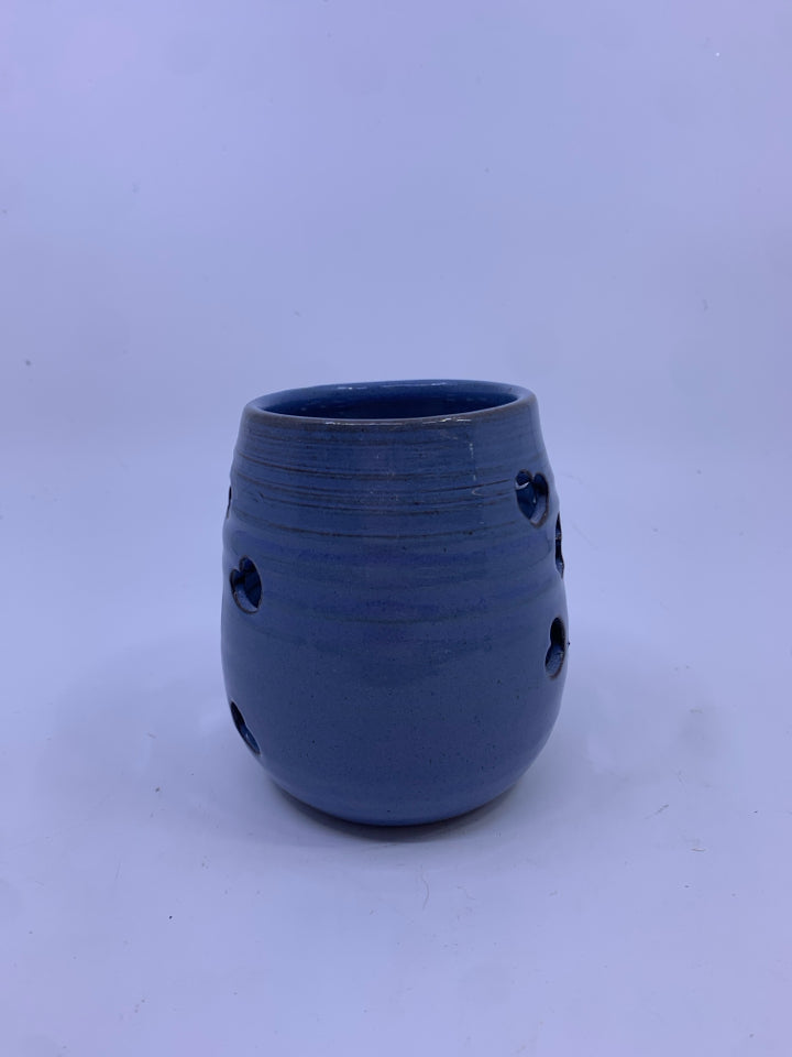 PALE BLUE POTTERY HEART CUT OUT TEA LIGHT HOLDER.